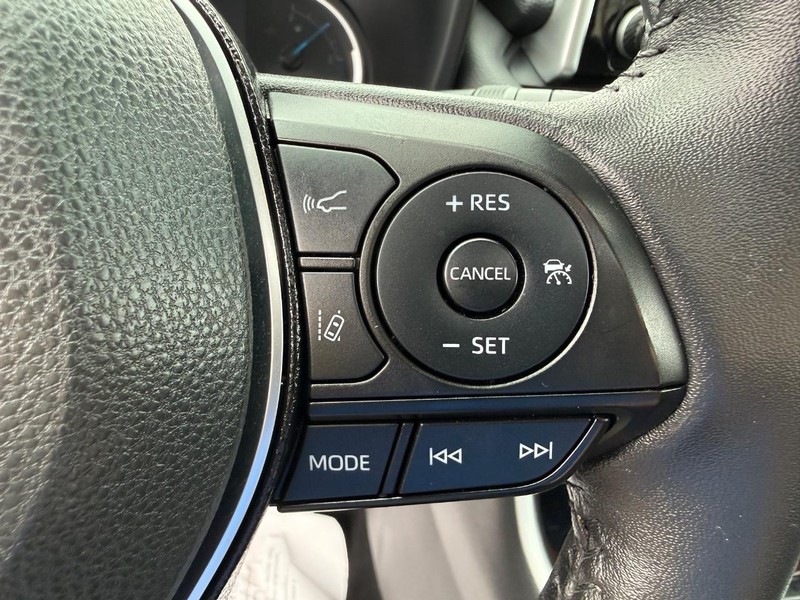Toyota RAV4 Vehicle Image 16