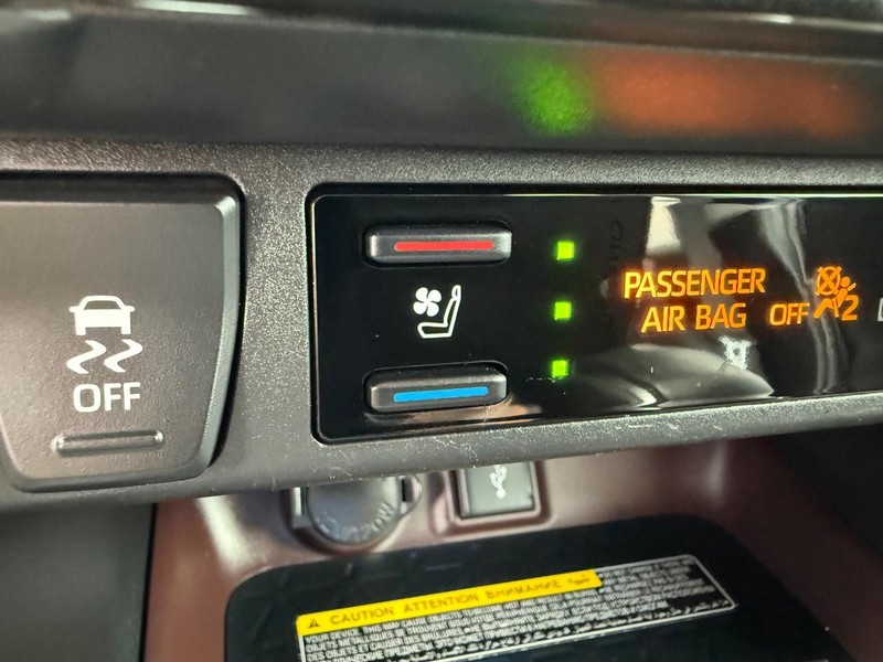 Toyota RAV4 Vehicle Image 18