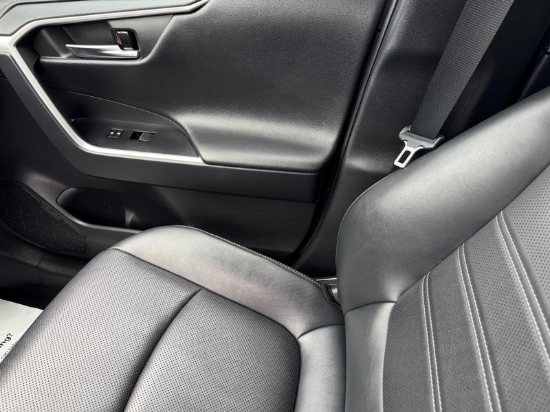Toyota RAV4 Vehicle Image 23