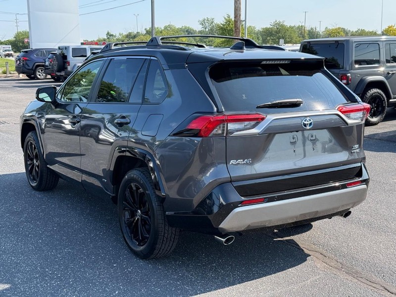 Toyota RAV4 Vehicle Image 05