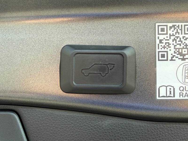 Toyota RAV4 Vehicle Image 08