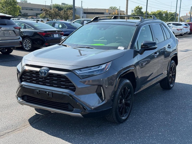 Toyota RAV4 Vehicle Image 09
