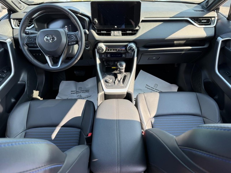 Toyota RAV4 Vehicle Image 13