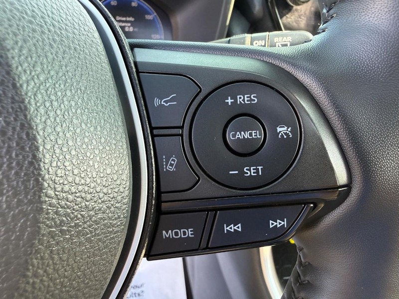 Toyota RAV4 Vehicle Image 16