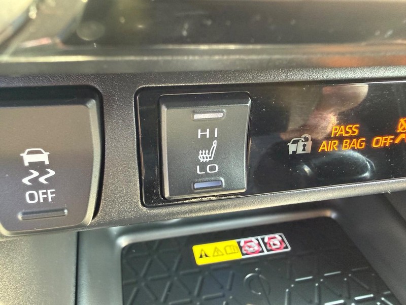 Toyota RAV4 Vehicle Image 18
