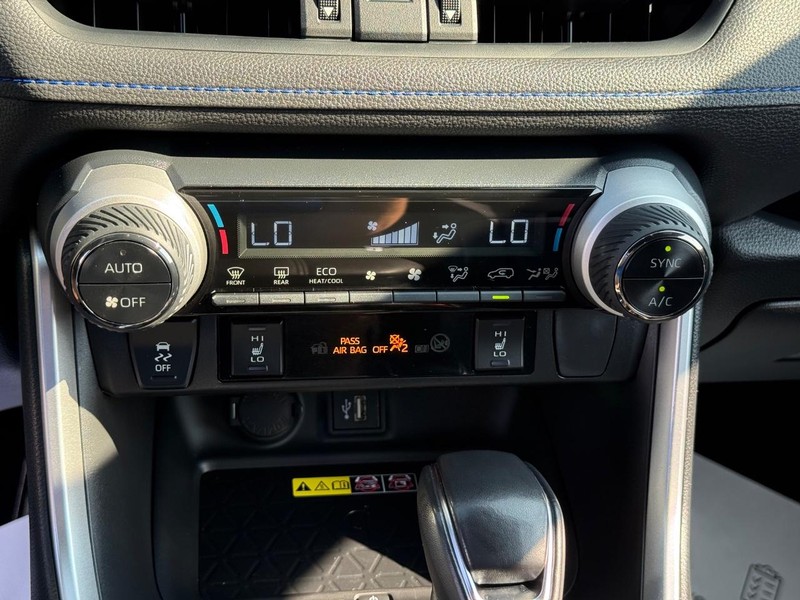 Toyota RAV4 Vehicle Image 21