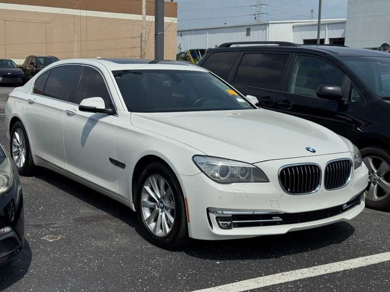 BMW 7 Series Vehicle Image 02
