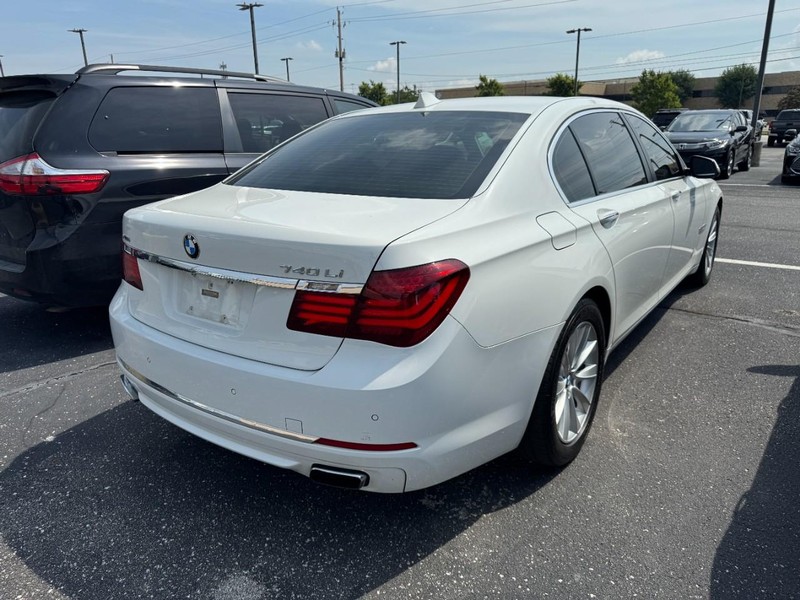 BMW 7 Series Vehicle Image 03