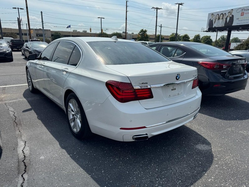 BMW 7 Series Vehicle Image 04