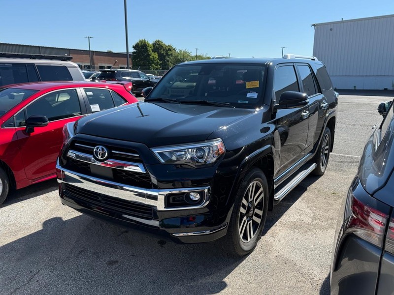 Toyota 4Runner Vehicle Full-screen Gallery Image 02