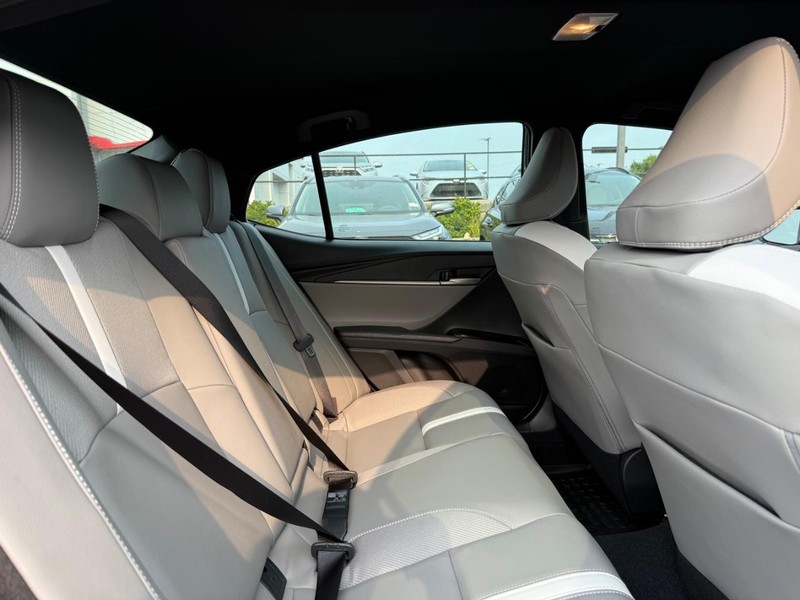 Toyota Camry Vehicle Image 10