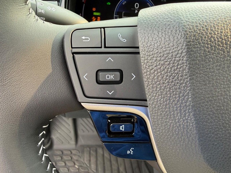 Toyota Camry Vehicle Image 13