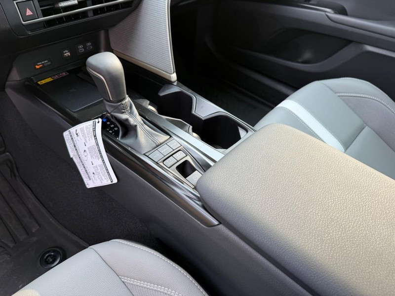 Toyota Camry Vehicle Image 18