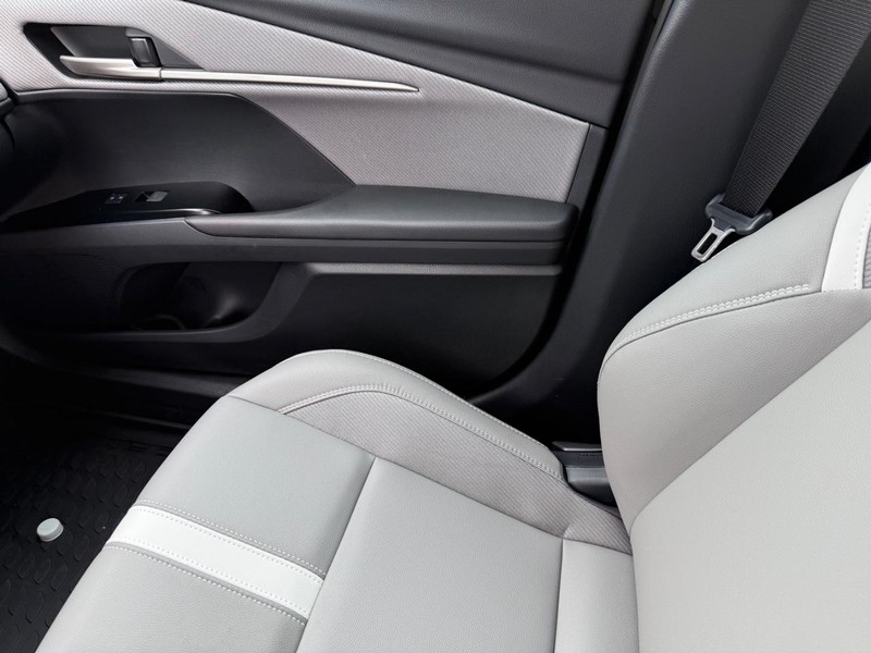 Toyota Camry Vehicle Image 19