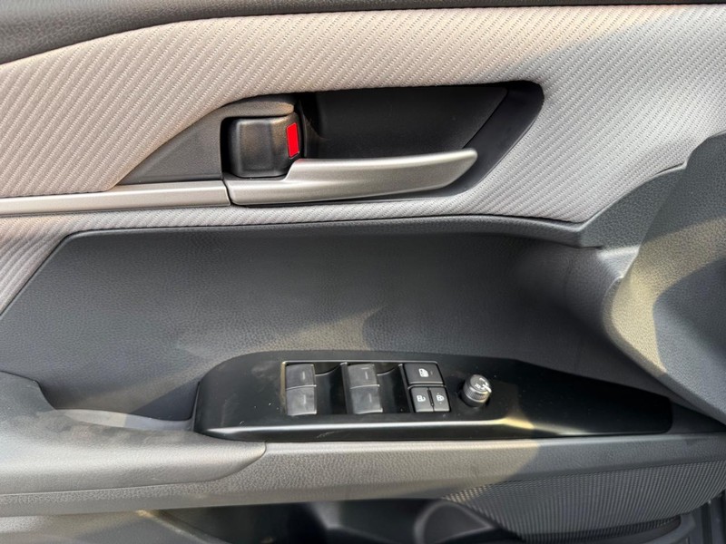 Toyota Camry Vehicle Image 22