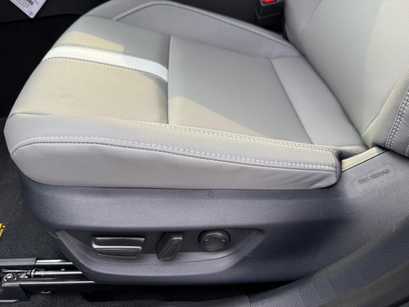 Toyota Camry Vehicle Image 23