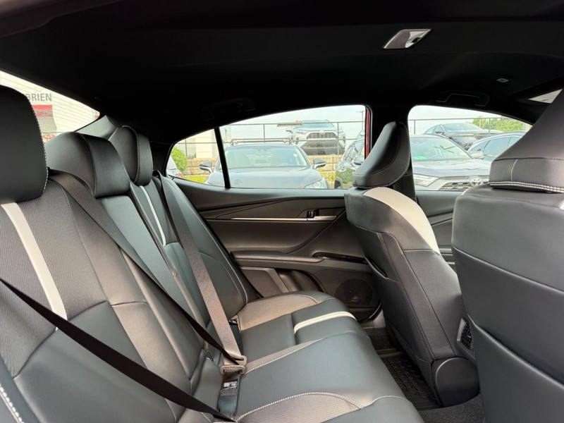 Toyota Camry Vehicle Image 10