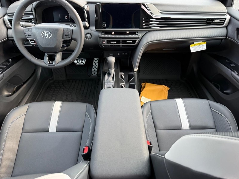 Toyota Camry Vehicle Image 11
