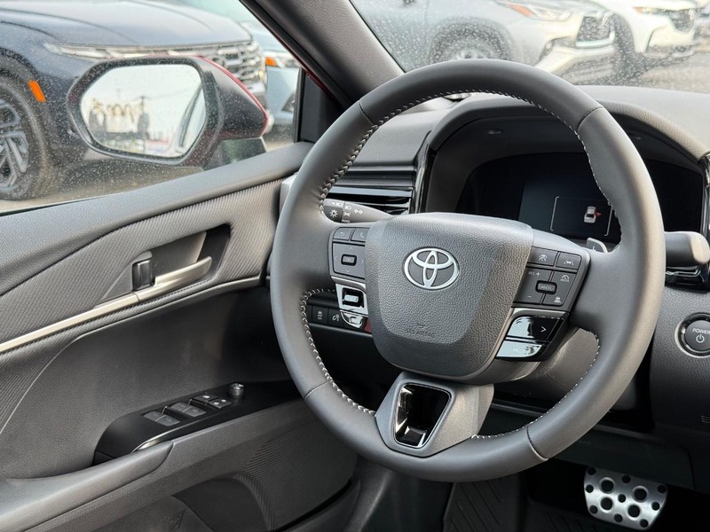 Toyota Camry Vehicle Image 12