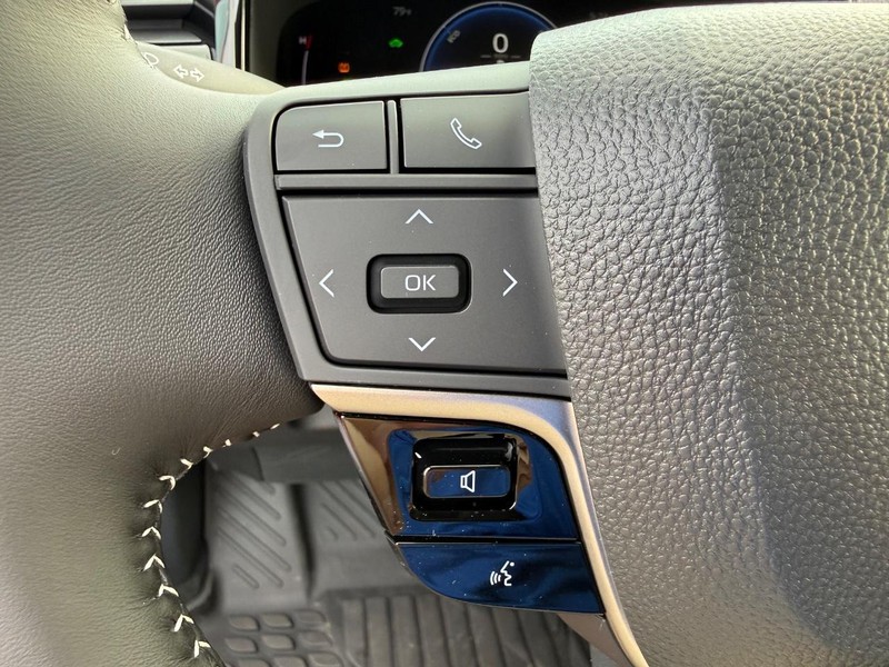 Toyota Camry Vehicle Image 13