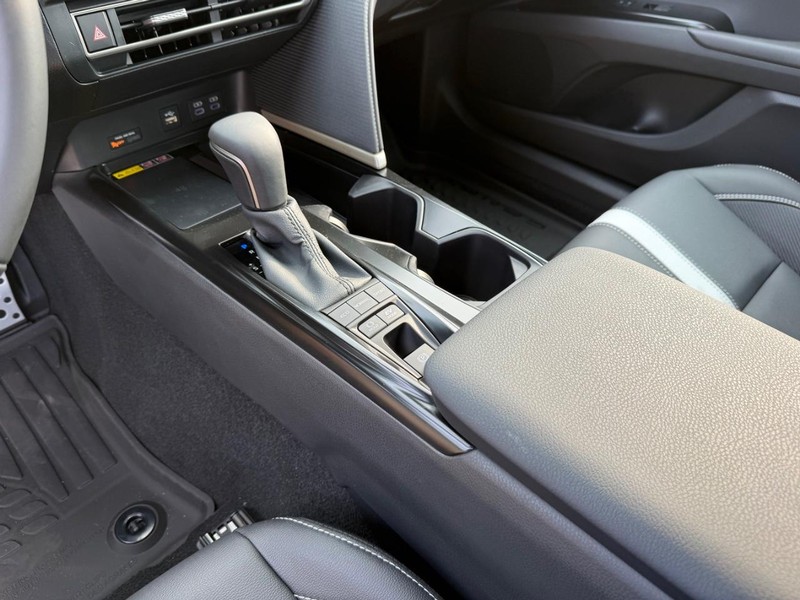 Toyota Camry Vehicle Image 18