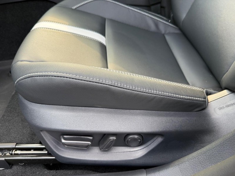 Toyota Camry Vehicle Image 23