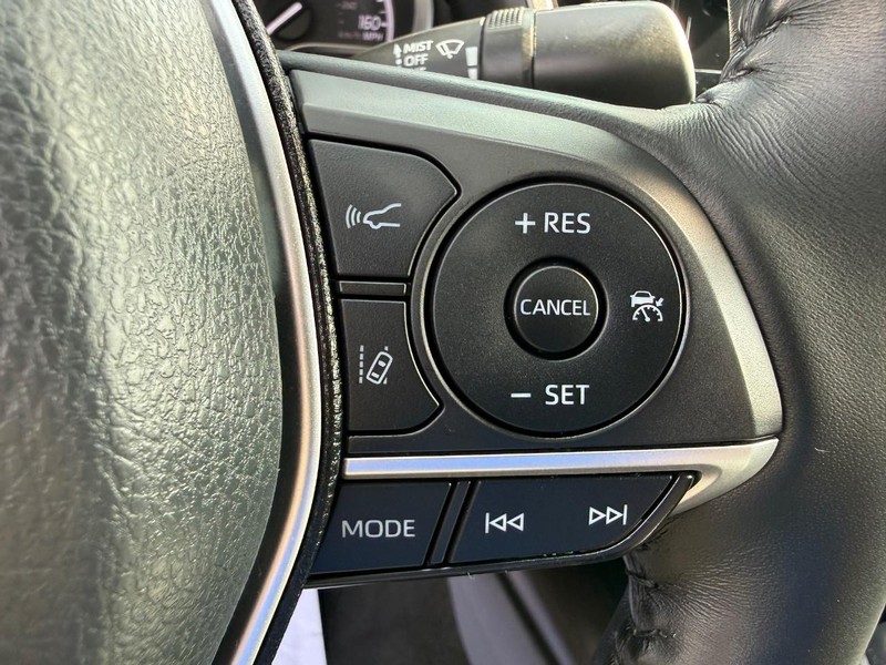 Toyota Camry Vehicle Full-screen Gallery Image 14