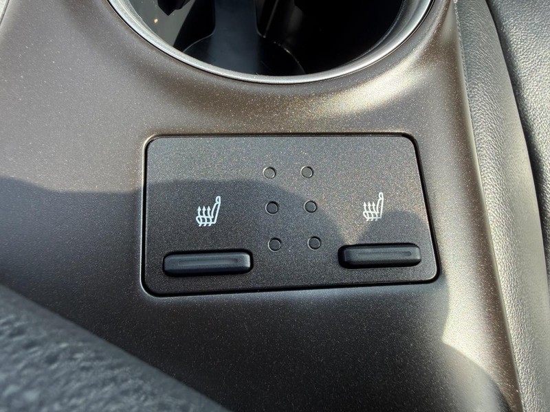 Toyota Camry Vehicle Full-screen Gallery Image 16