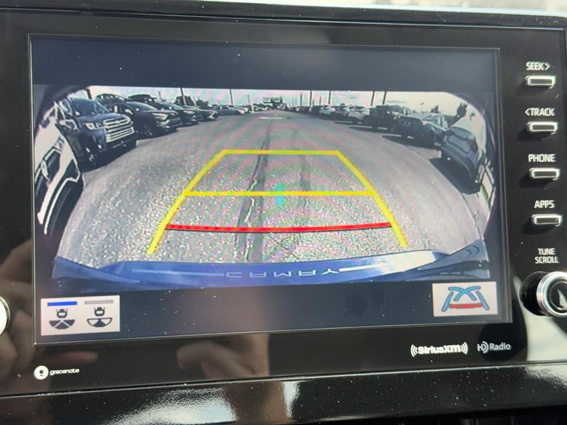 Toyota Camry Vehicle Full-screen Gallery Image 18