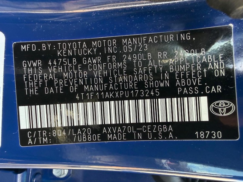 Toyota Camry Vehicle Full-screen Gallery Image 25