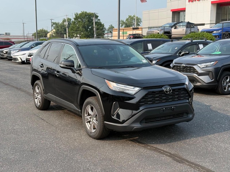 Toyota RAV4 Vehicle Full-screen Gallery Image 01