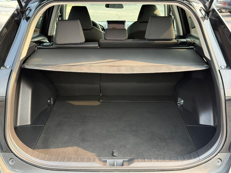 Toyota RAV4 Vehicle Full-screen Gallery Image 07