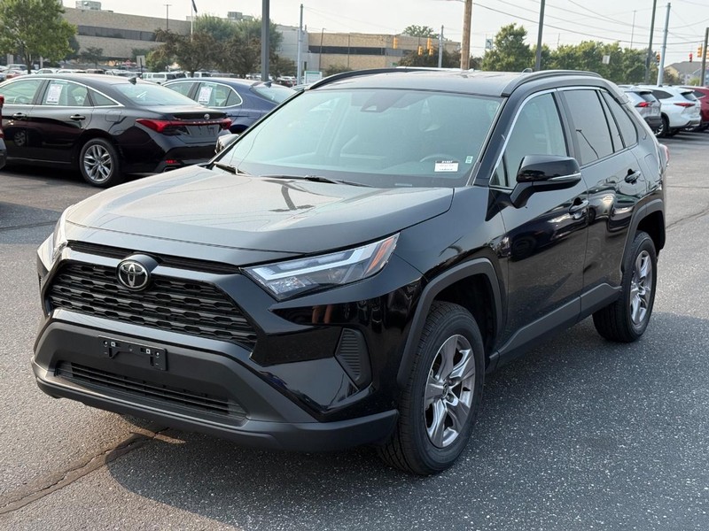 Toyota RAV4 Vehicle Full-screen Gallery Image 08