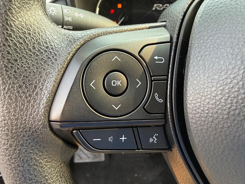 Toyota RAV4 Vehicle Full-screen Gallery Image 13