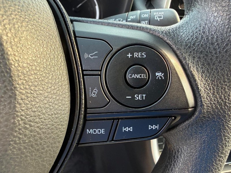 Toyota RAV4 Vehicle Full-screen Gallery Image 14