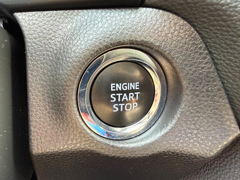 Toyota RAV4 Vehicle Full-screen Gallery Image 15