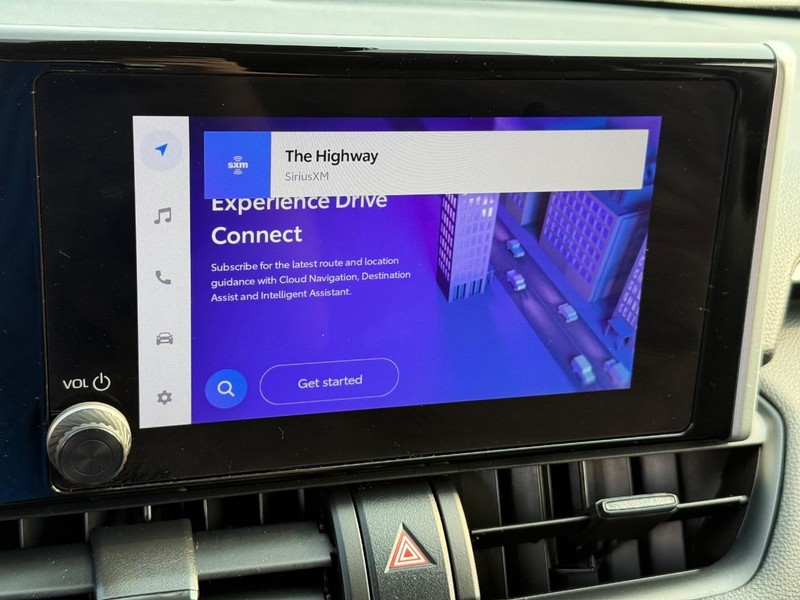 Toyota RAV4 Vehicle Full-screen Gallery Image 16