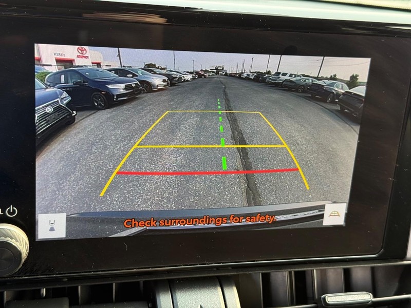 Toyota RAV4 Vehicle Full-screen Gallery Image 17