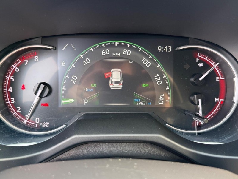 Toyota RAV4 Vehicle Full-screen Gallery Image 21