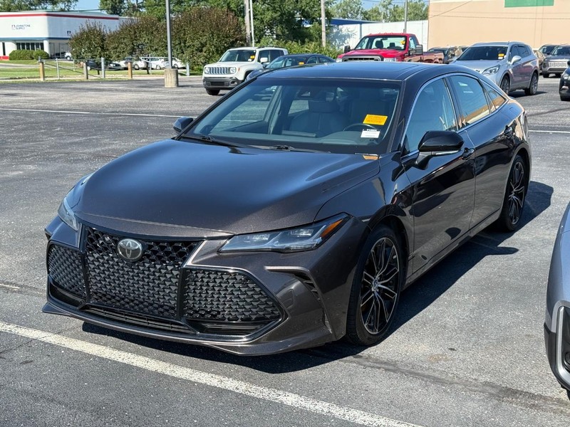 Toyota Avalon Vehicle Full-screen Gallery Image 02