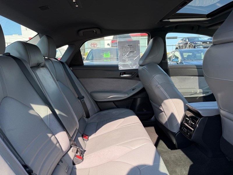 Toyota Avalon Vehicle Image 10