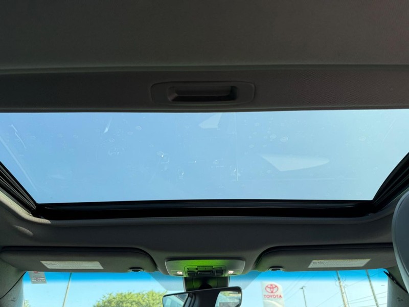 Toyota Avalon Vehicle Image 11