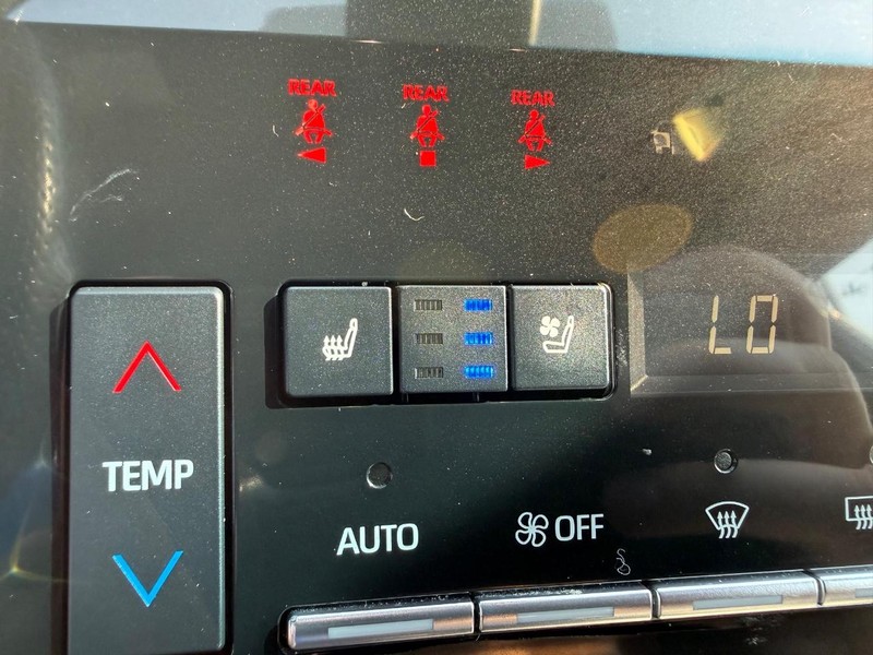 Toyota Avalon Vehicle Image 17