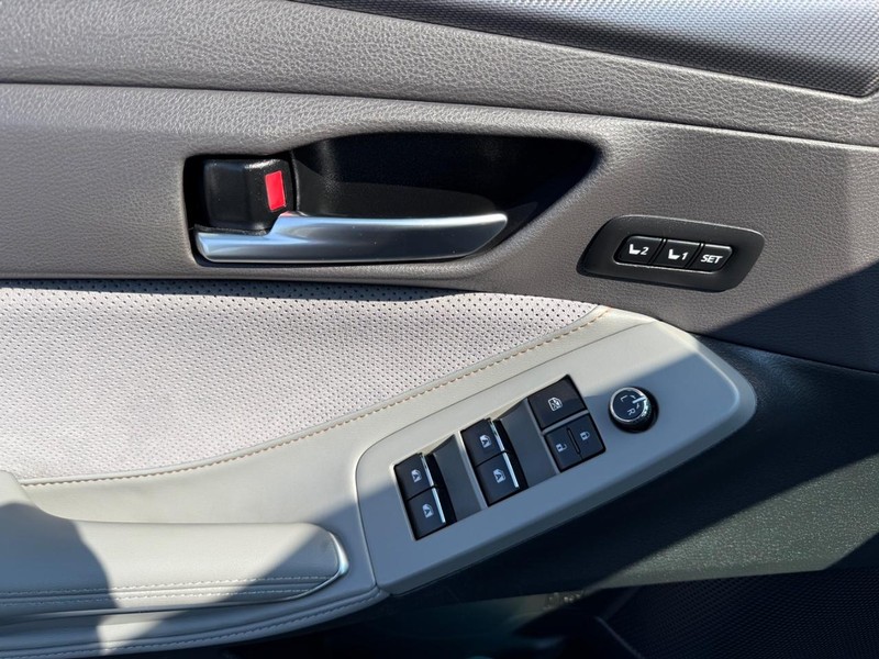 Toyota Avalon Vehicle Image 25