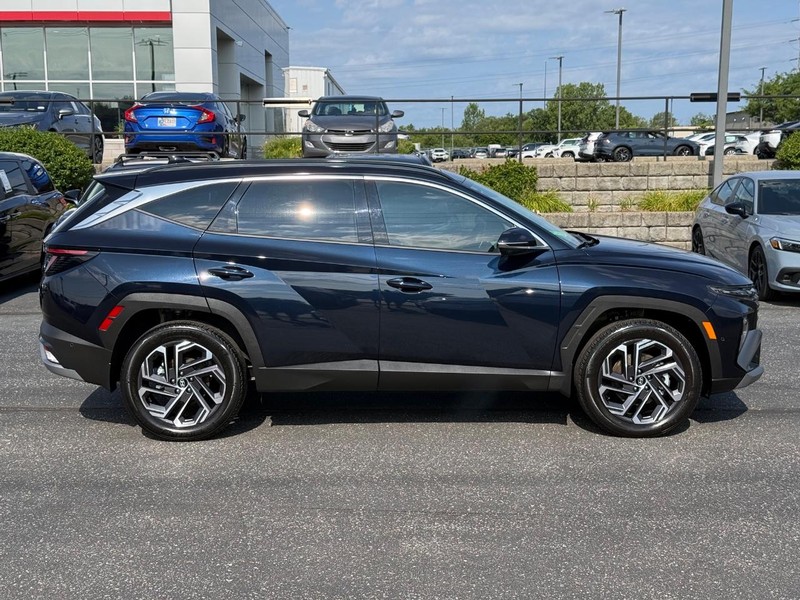 Hyundai Tucson Hybrid Vehicle Image 02
