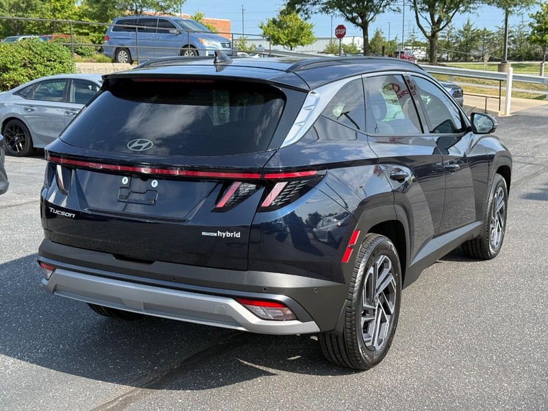 Hyundai Tucson Hybrid Vehicle Image 03