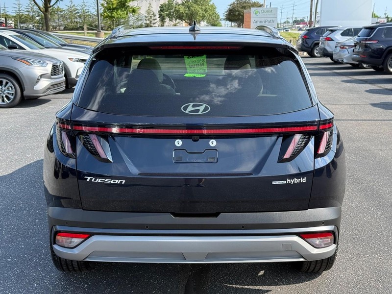 Hyundai Tucson Hybrid Vehicle Image 04
