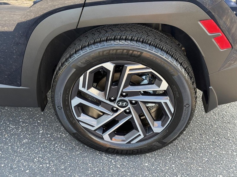 Hyundai Tucson Hybrid Vehicle Image 06