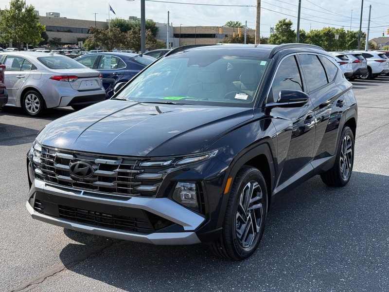 Hyundai Tucson Hybrid Vehicle Image 09