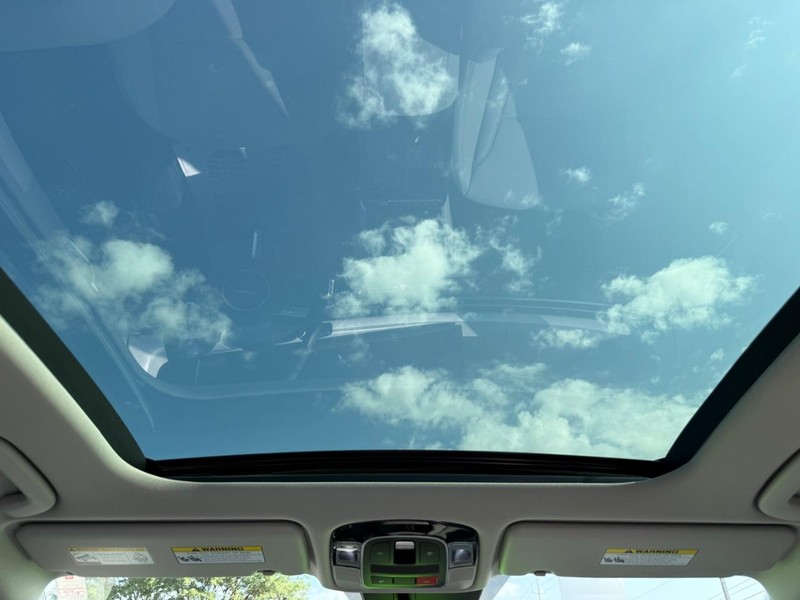 Hyundai Tucson Hybrid Vehicle Image 12